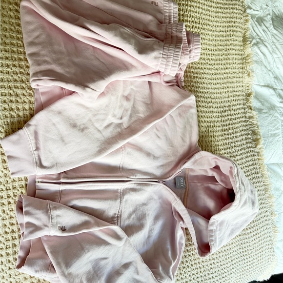Aritzia TNA Light Pink Women's Sweat Set - Picture 2 of 6